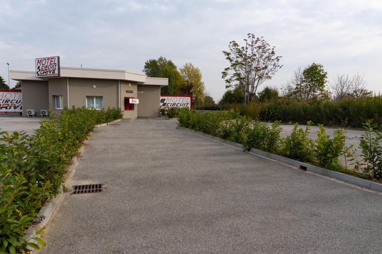 Motel Circuit Drive Cingia De' Botti Zewnętrze zdjęcie